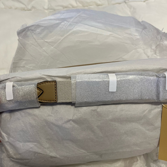 Michael Kors Maisie 2-in-1 Pebbled Leather Sling Pack Waist Bag Camel NWT - Picture 9 of 12